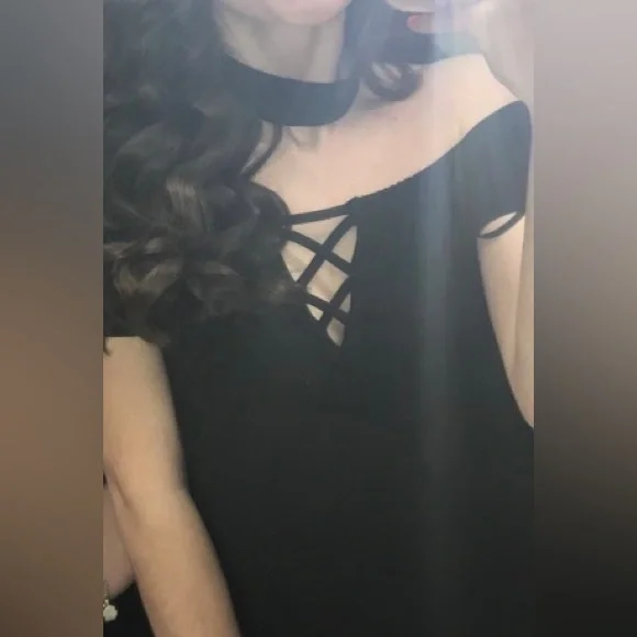 Little black dress with unique neckline - Picture 3 of 4